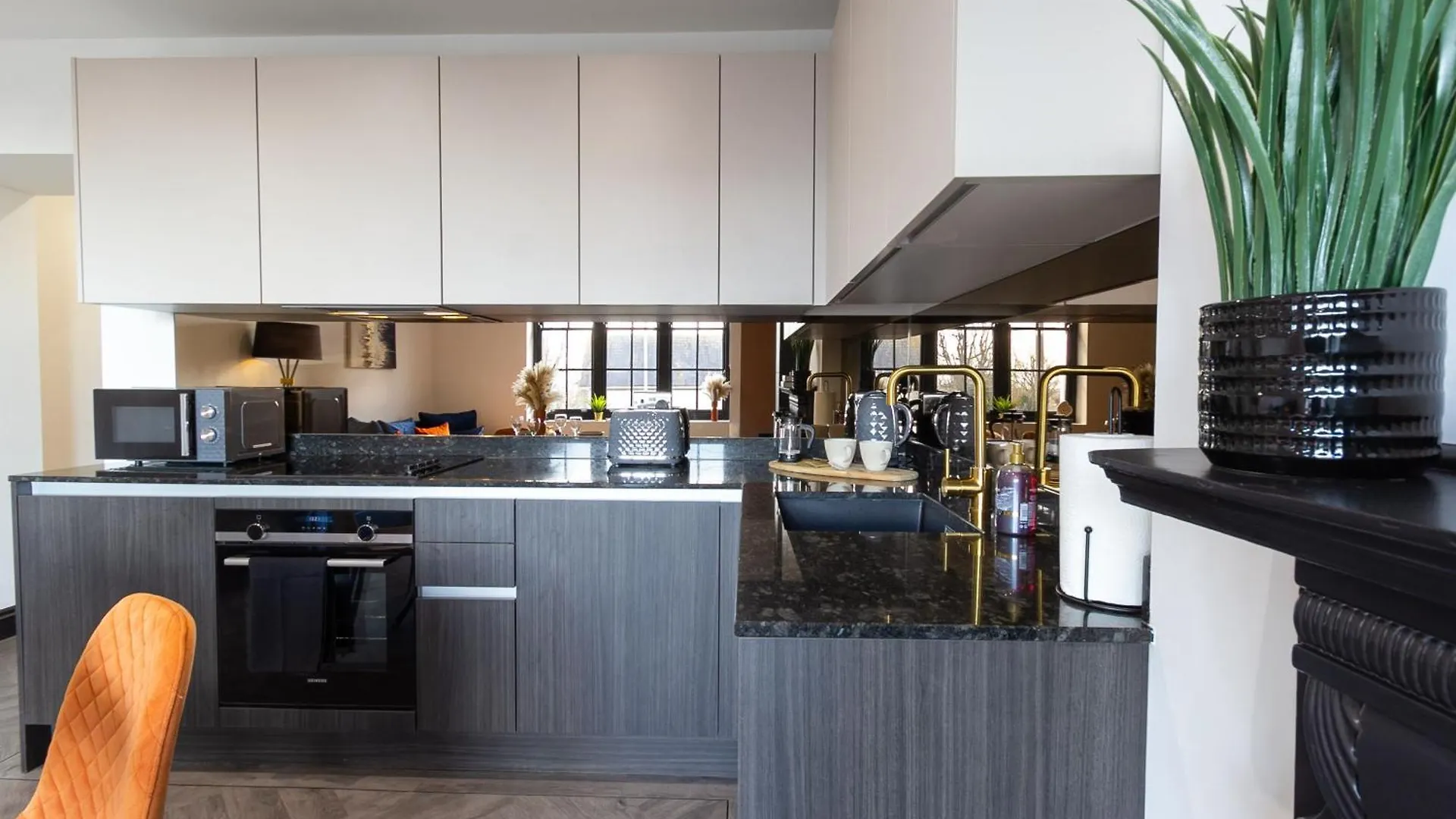 5 Beds 2 Bath City Apartment On Street Parking - Rose Platinum Properties Hove
